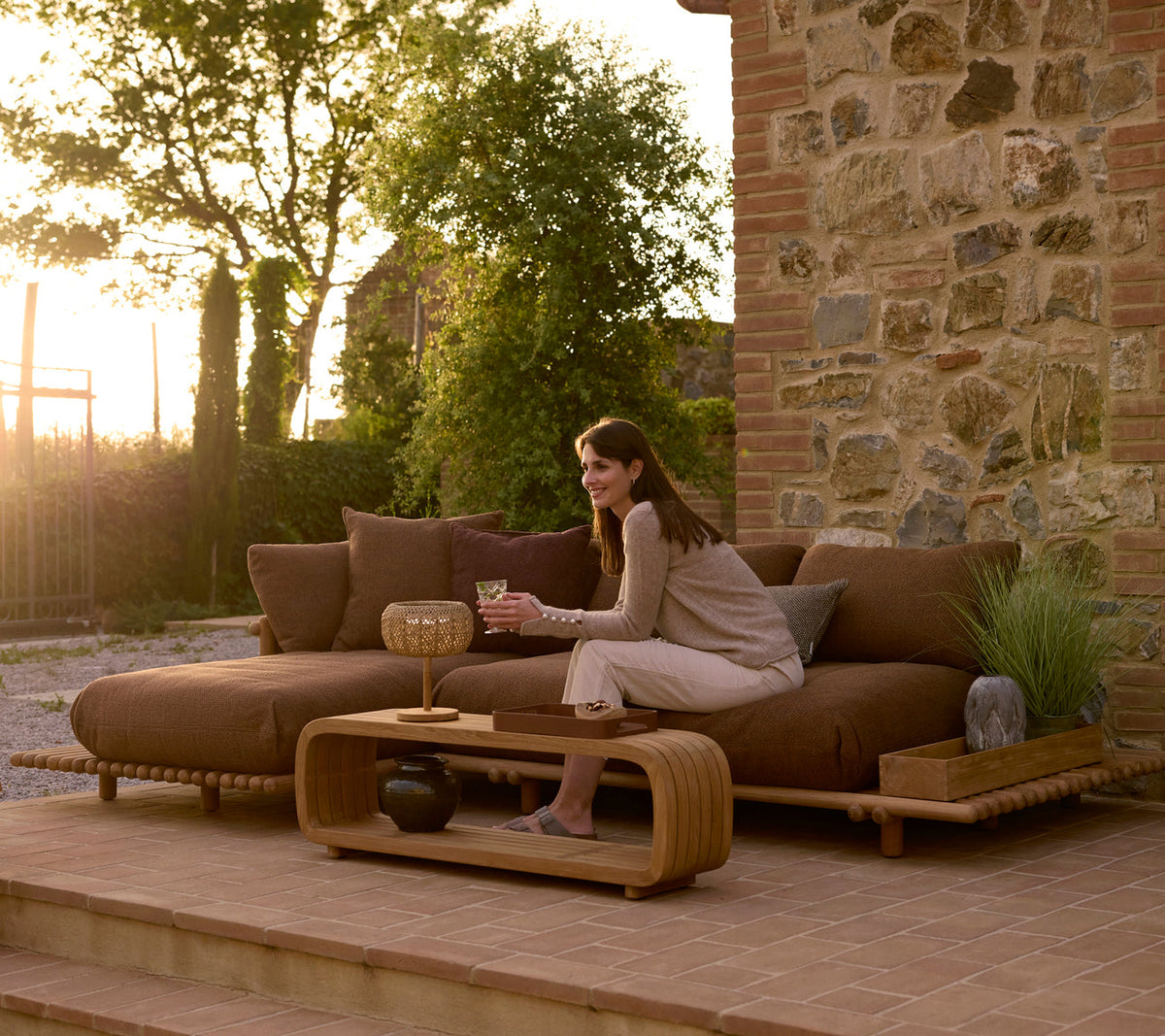 Cane-Line Mellow Couchtisch 120 cm, rechteckig aus Teak – Rückansicht