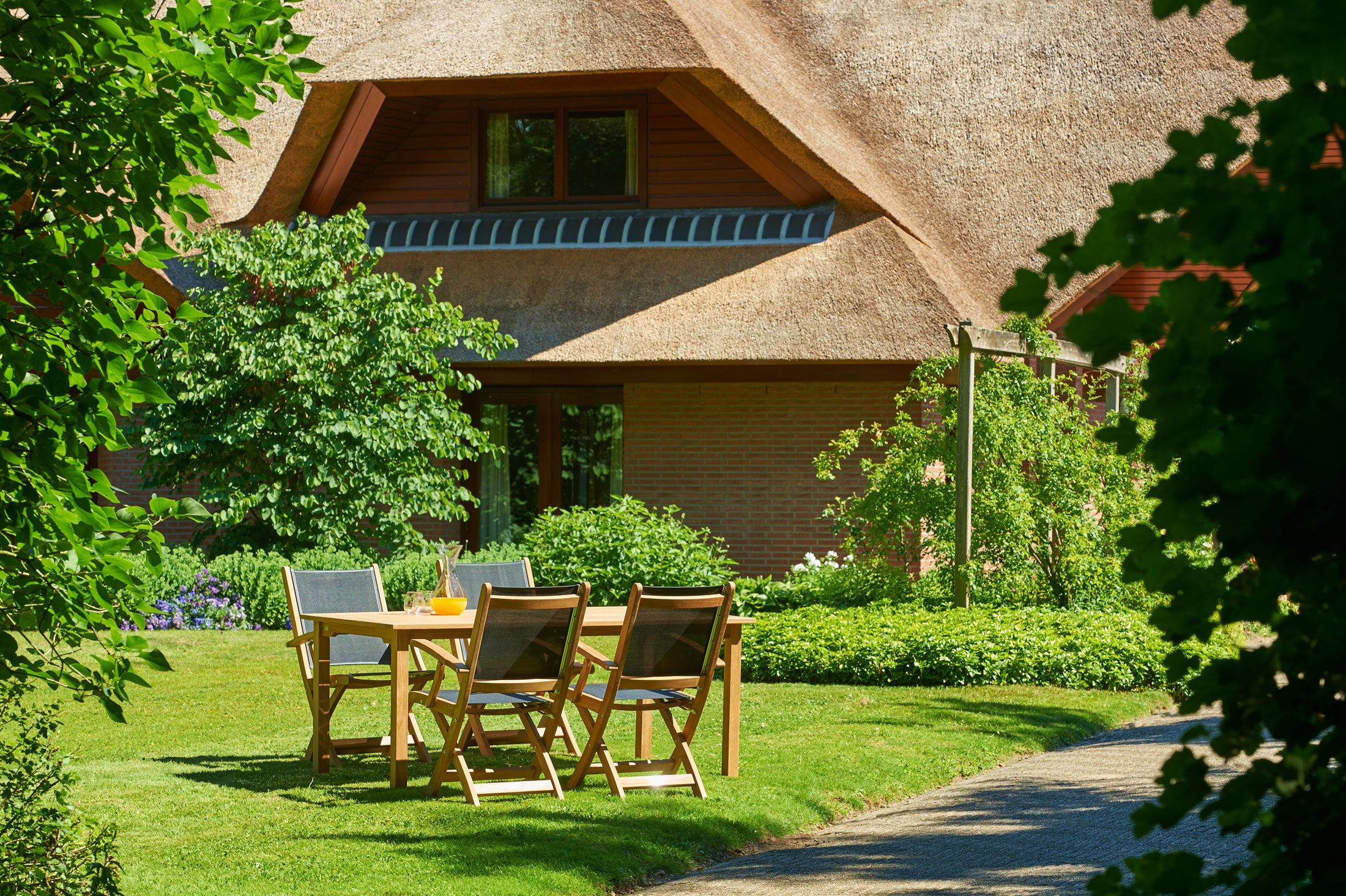Traditional Teak I Kate klappbarer Stuhl mit Armlehnen