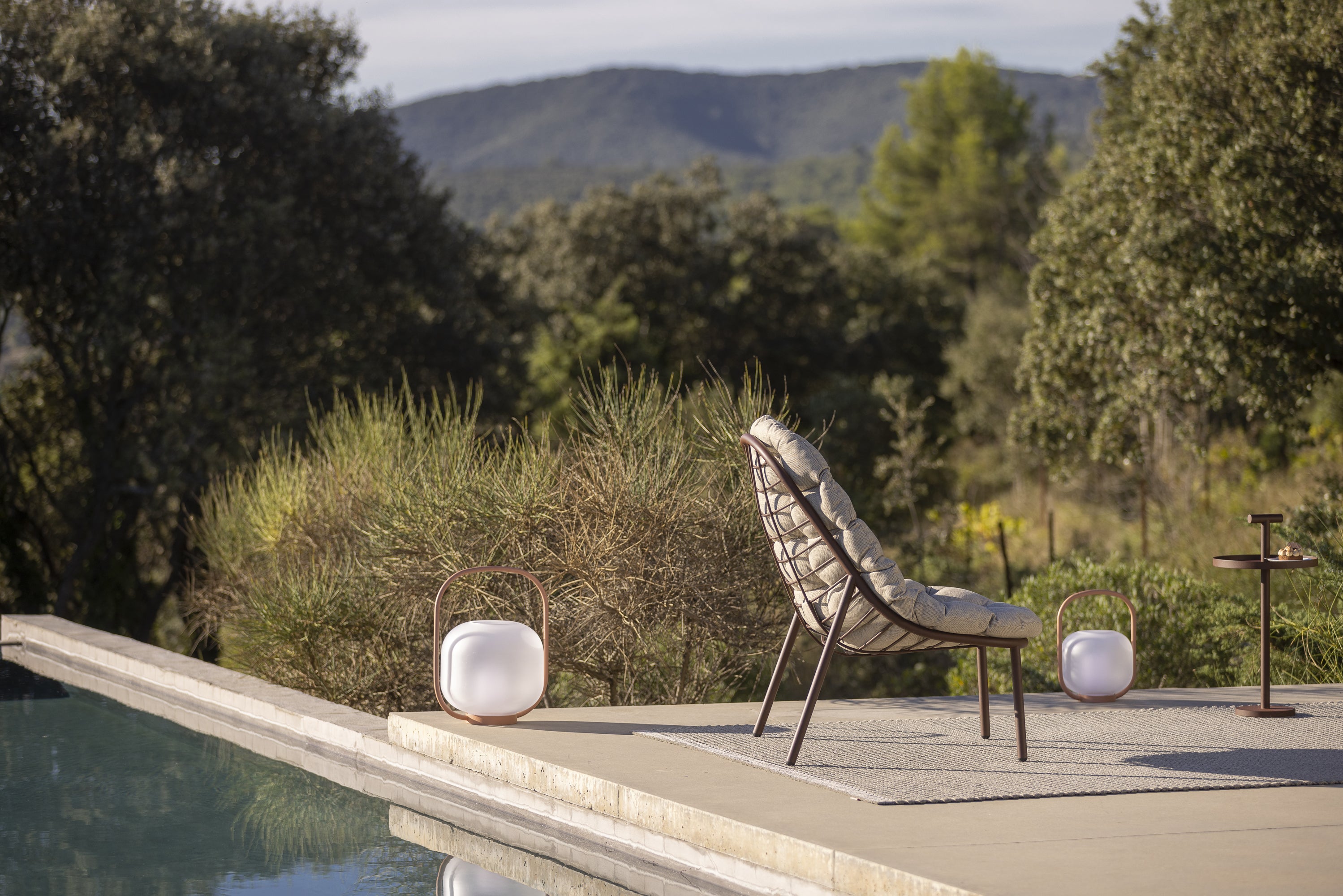 Todus I Albus Loungestuhl