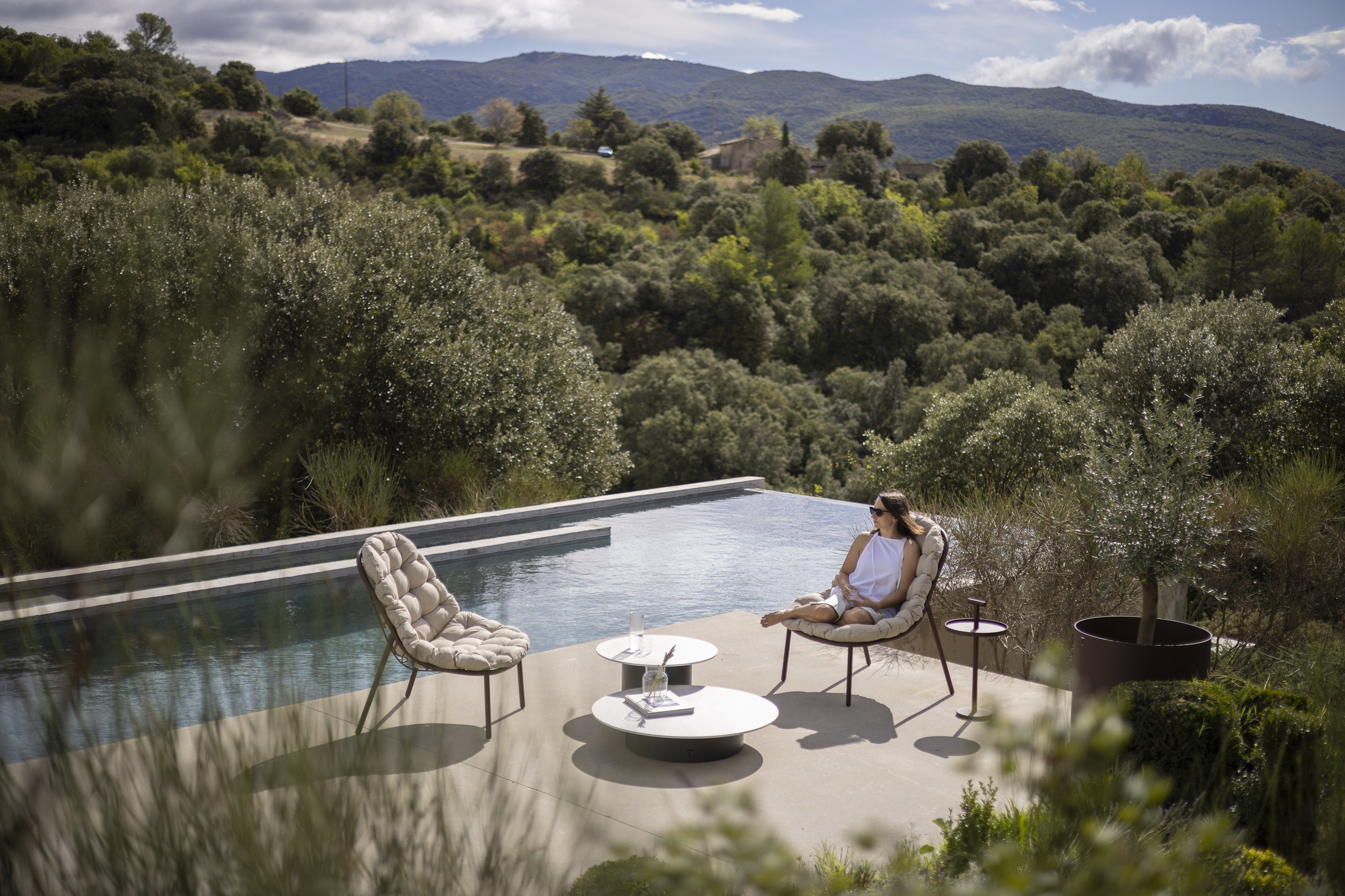 Todus I Albus Loungestuhl