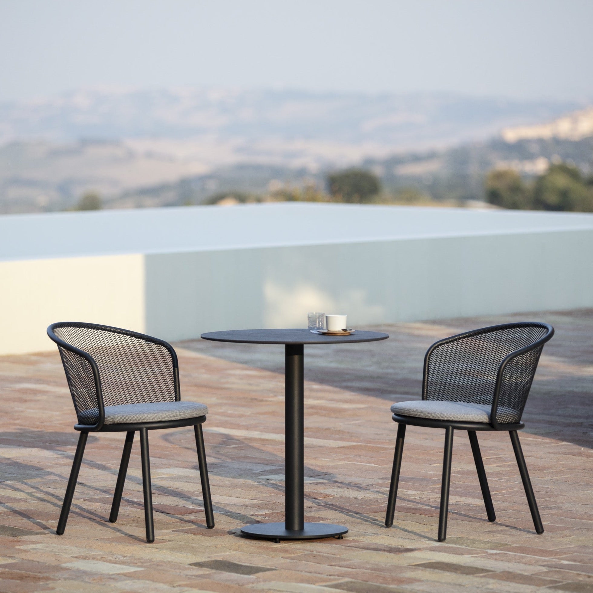 Todus I Branta Bistro Table 70 cm, round