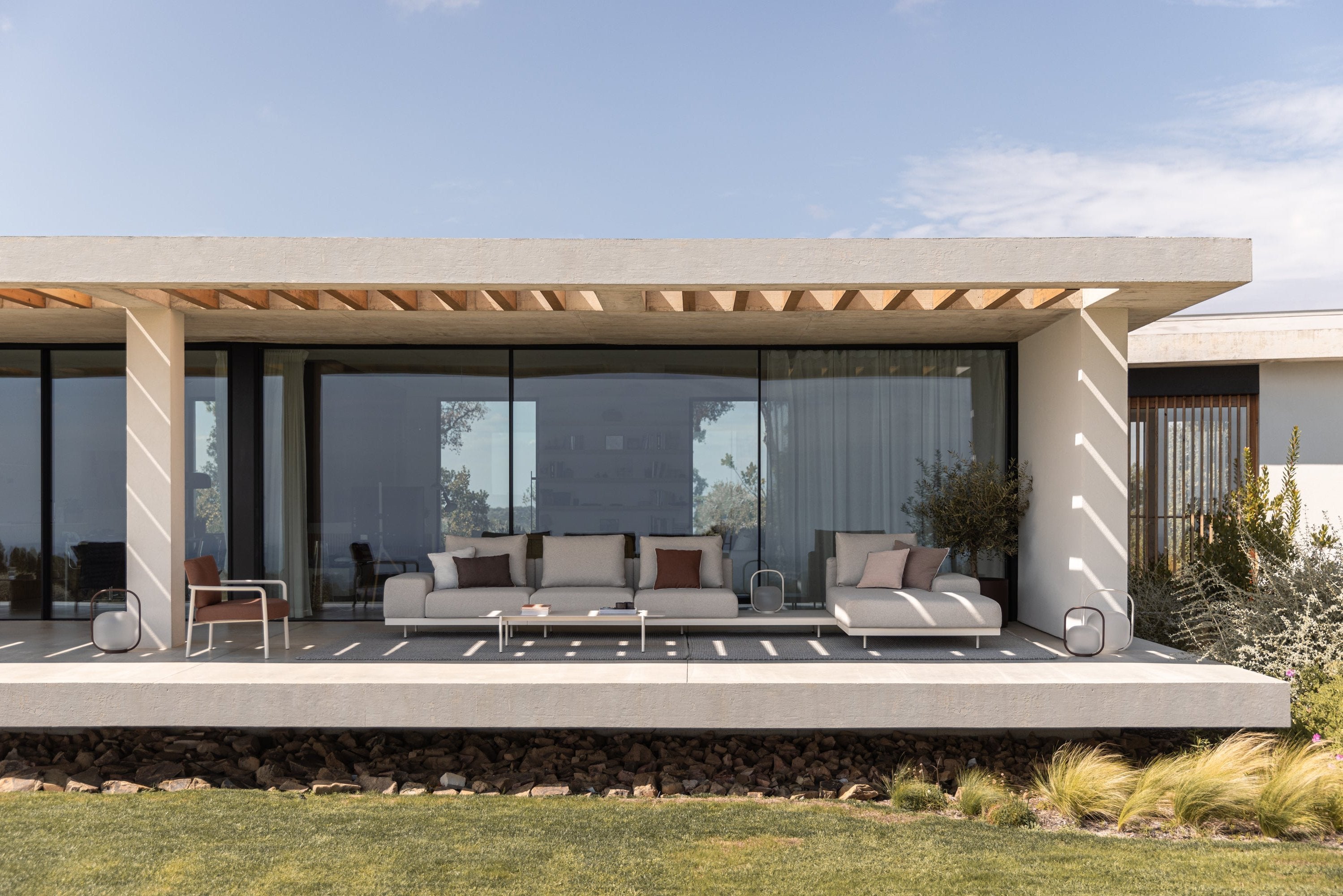 Todus I Dongo Chaiselongue mit niedriger Armlehne links