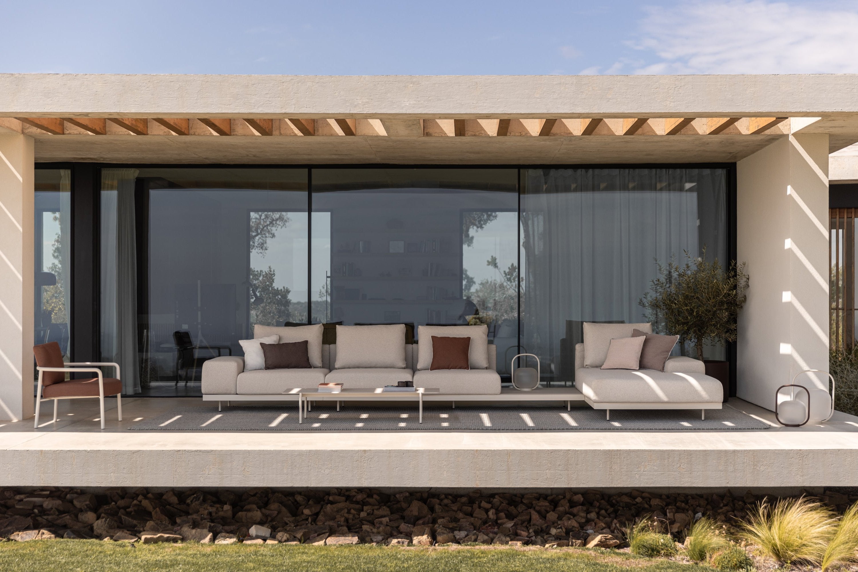 Todus I Dongo Chaiselongue mit niedriger Armlehne links