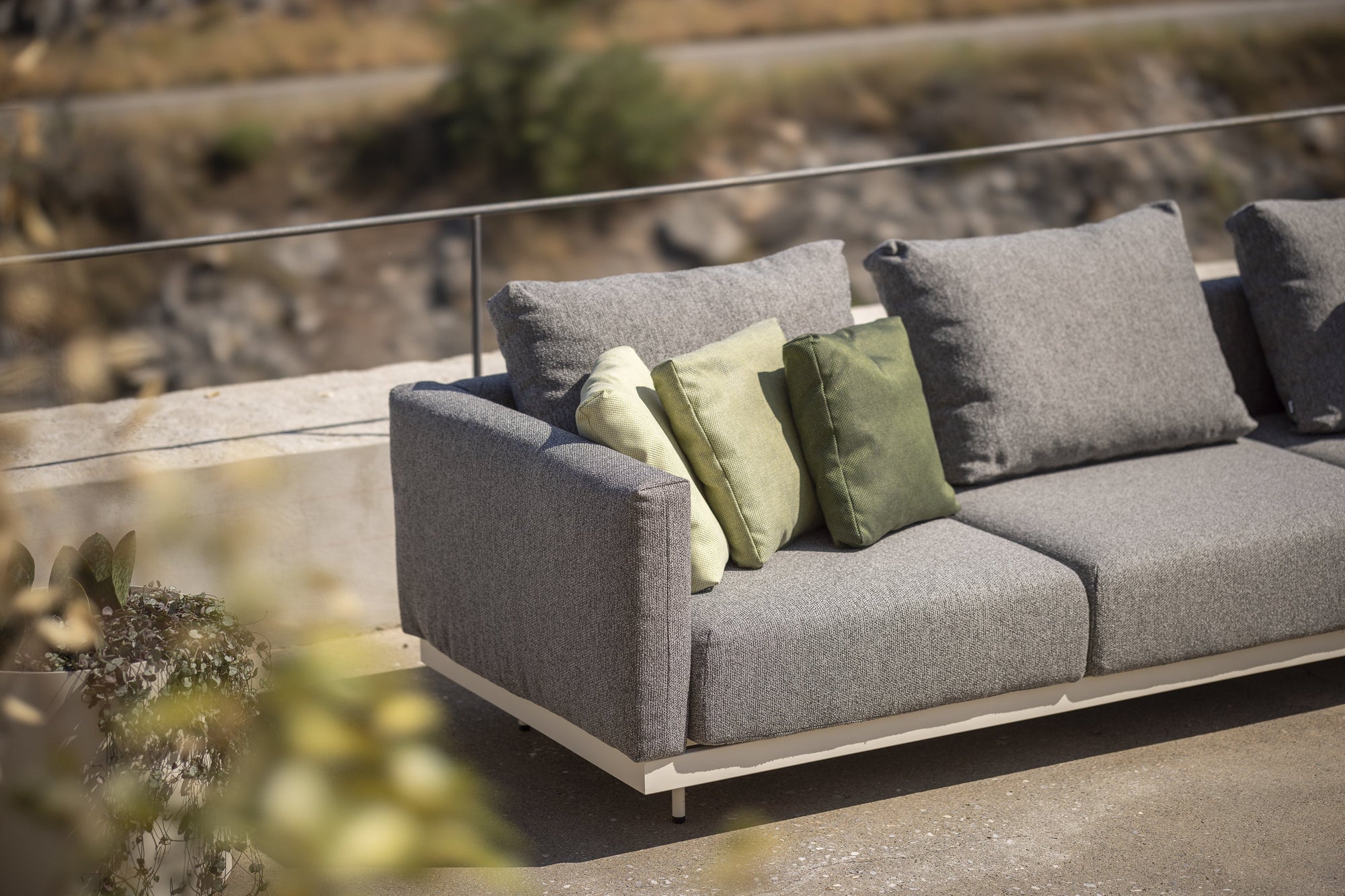 Todus Dongo modular lounge sofa U-shape with large and small table 450/361 cm