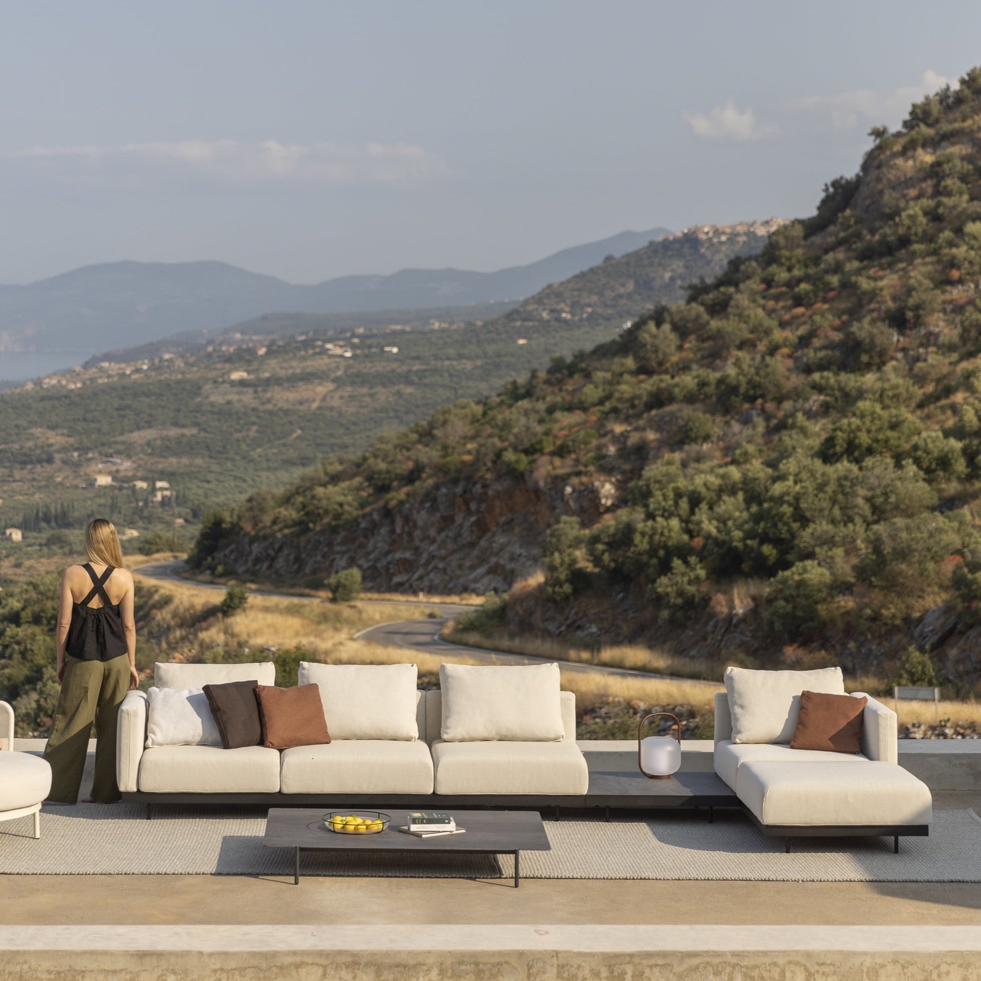 Todus Dongo modular sofa with table 361 cm