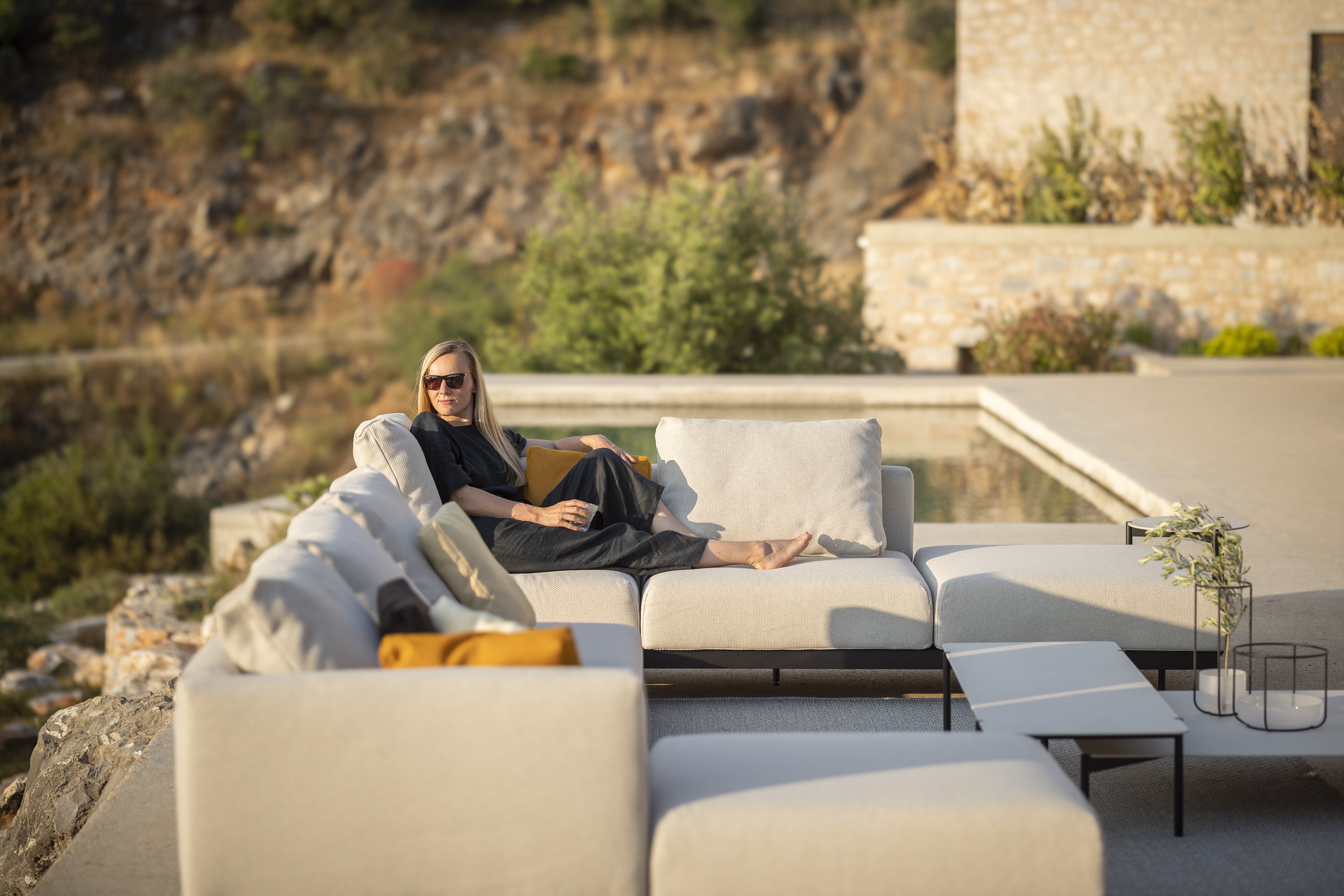 Todus I Dongo modulares Loungesofa U-Form mit Tisch 453/273 cm