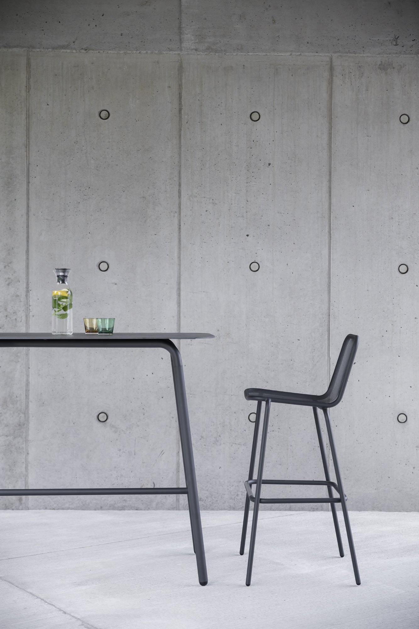 Todus I Starling bar stool with armrests