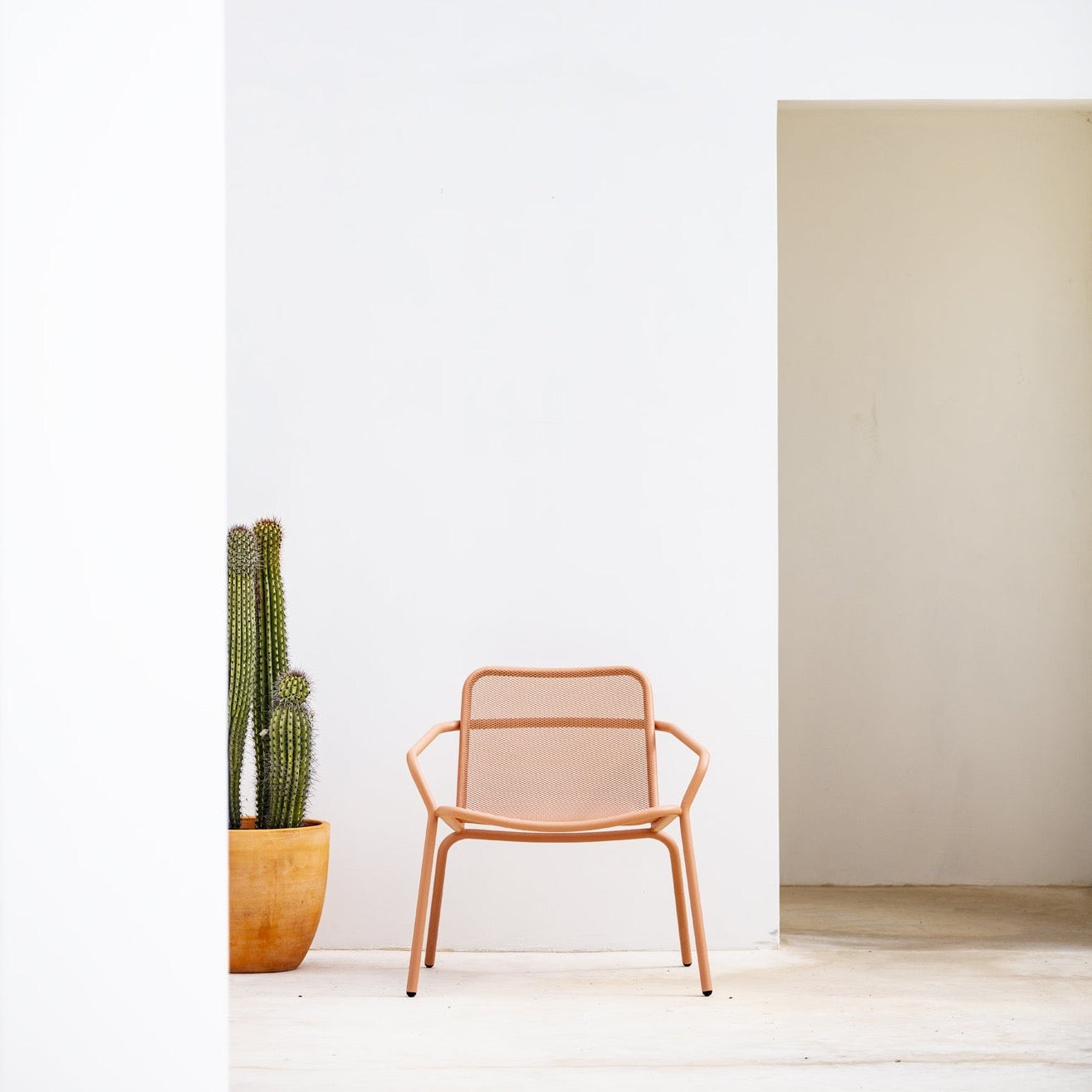 Todus I Starling Loungestuhl mit Armlehnen stapelbar