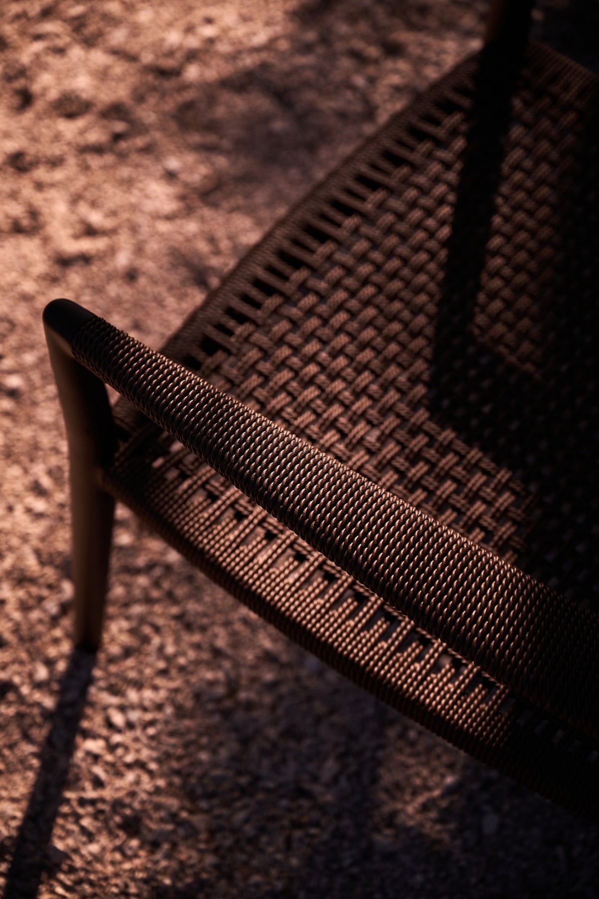 Detail Canax-Geflecht an der Armlehne des Tribù Nagomi Armlehnstuhls