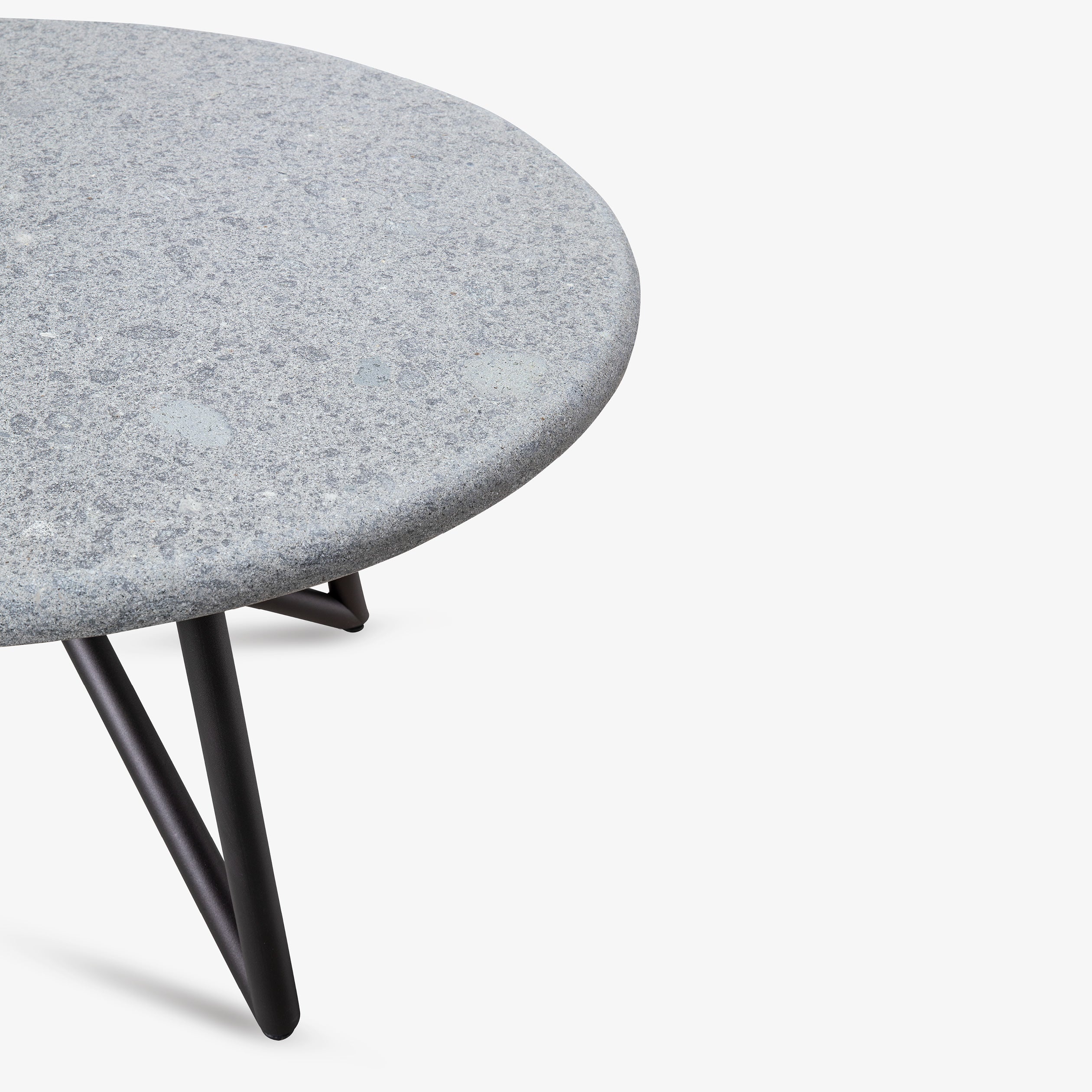 UNI By VELTHA® – Naturstein & Stahlrohr Design