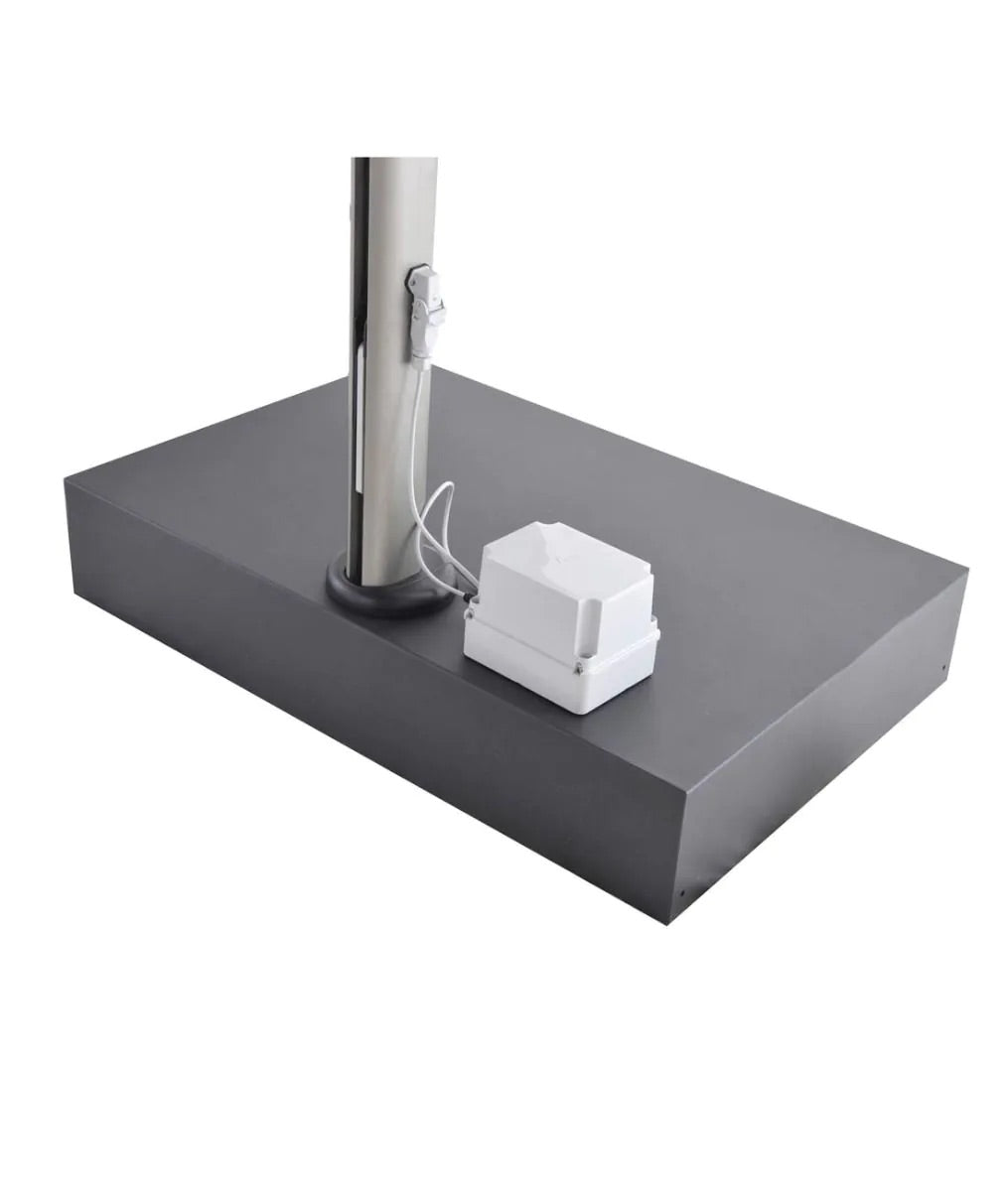 Detailansicht High Brightness LED-Beleuchtung am Unopiù Levante Sonnenschirm
