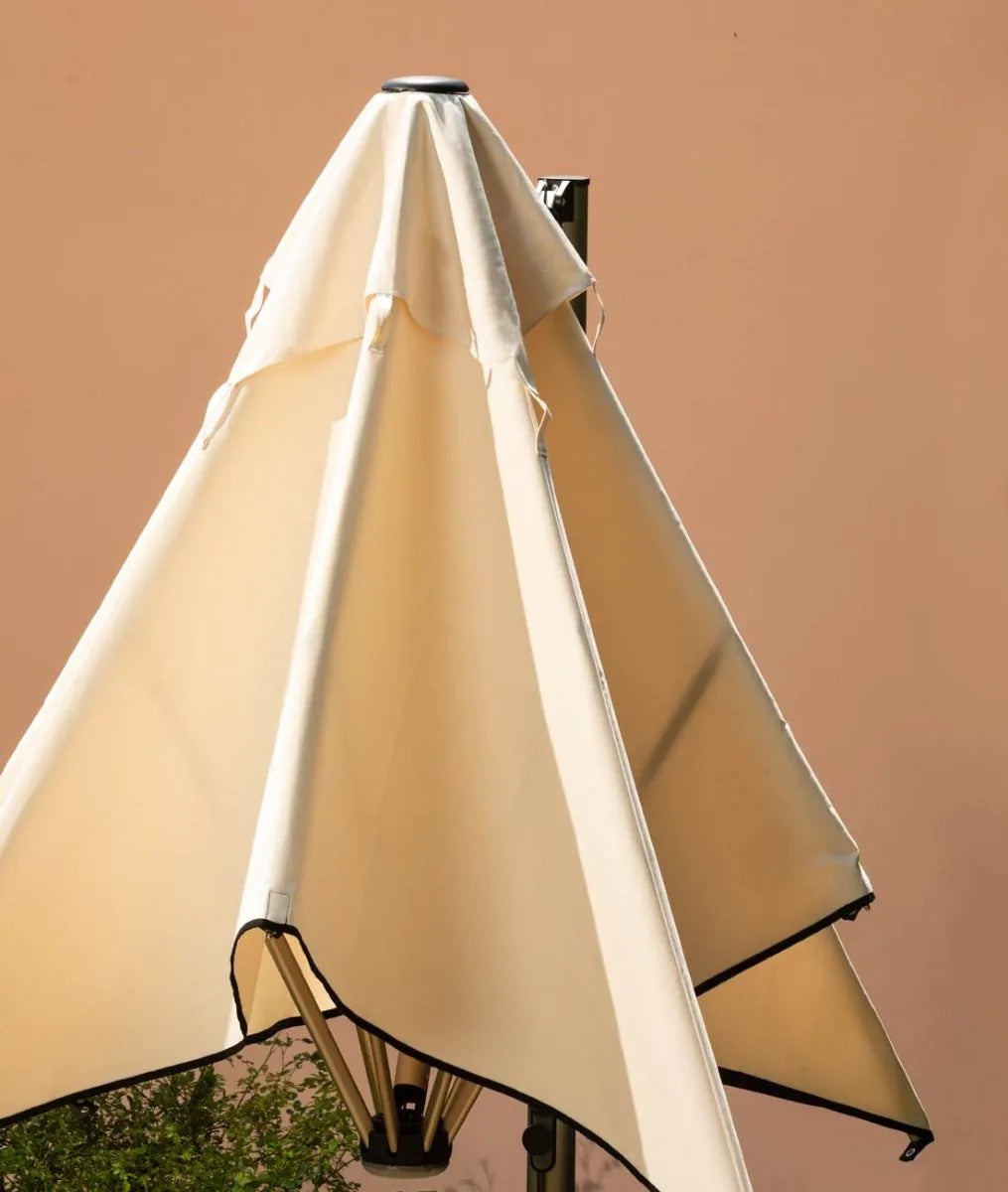 Unopiù Levante Sonnenschirm 290×290 cm ecru (naturfarben) – Nutzung auf Terrasse