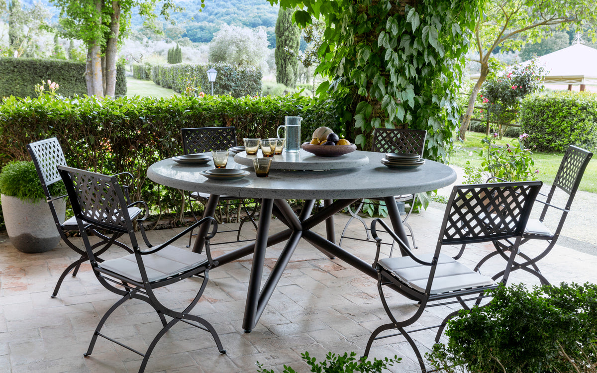 HERMU by VELTHA® Peperino Gartentisch mit Drehplatte – Garten‑Stuhl
