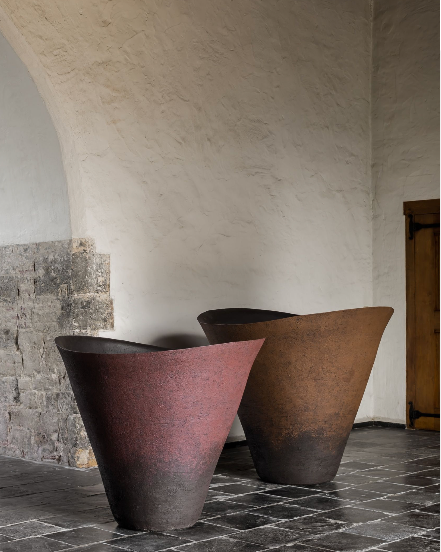 atelier-vierkant-iris-pflanzgefaess-raumwirkung