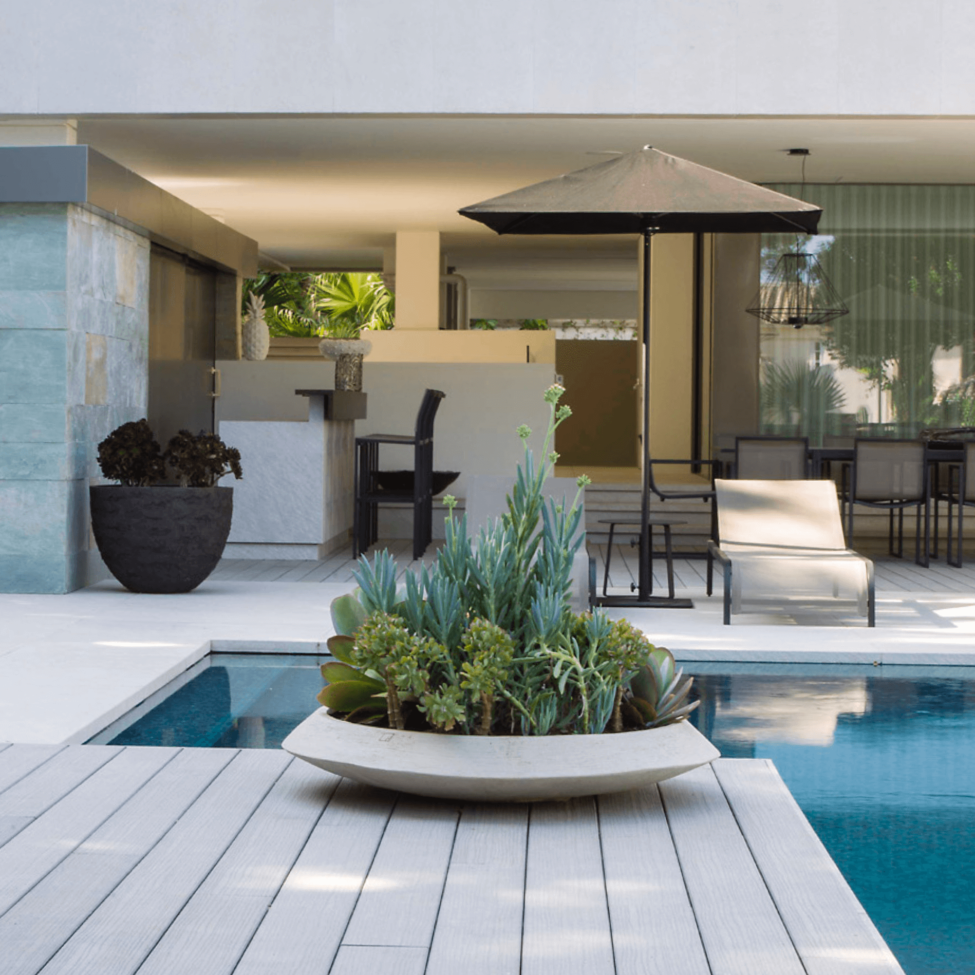 Handgefertigte SR und SRD Terrakotta-Schalen von Atelier Vierkant für Garten und Außenbereich