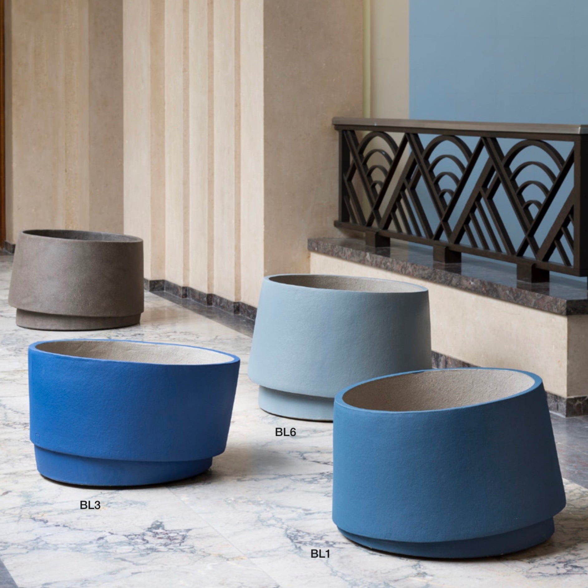 TW Pflanzgefäß aus frostfester Keramik mit klarer, zeitloser Form