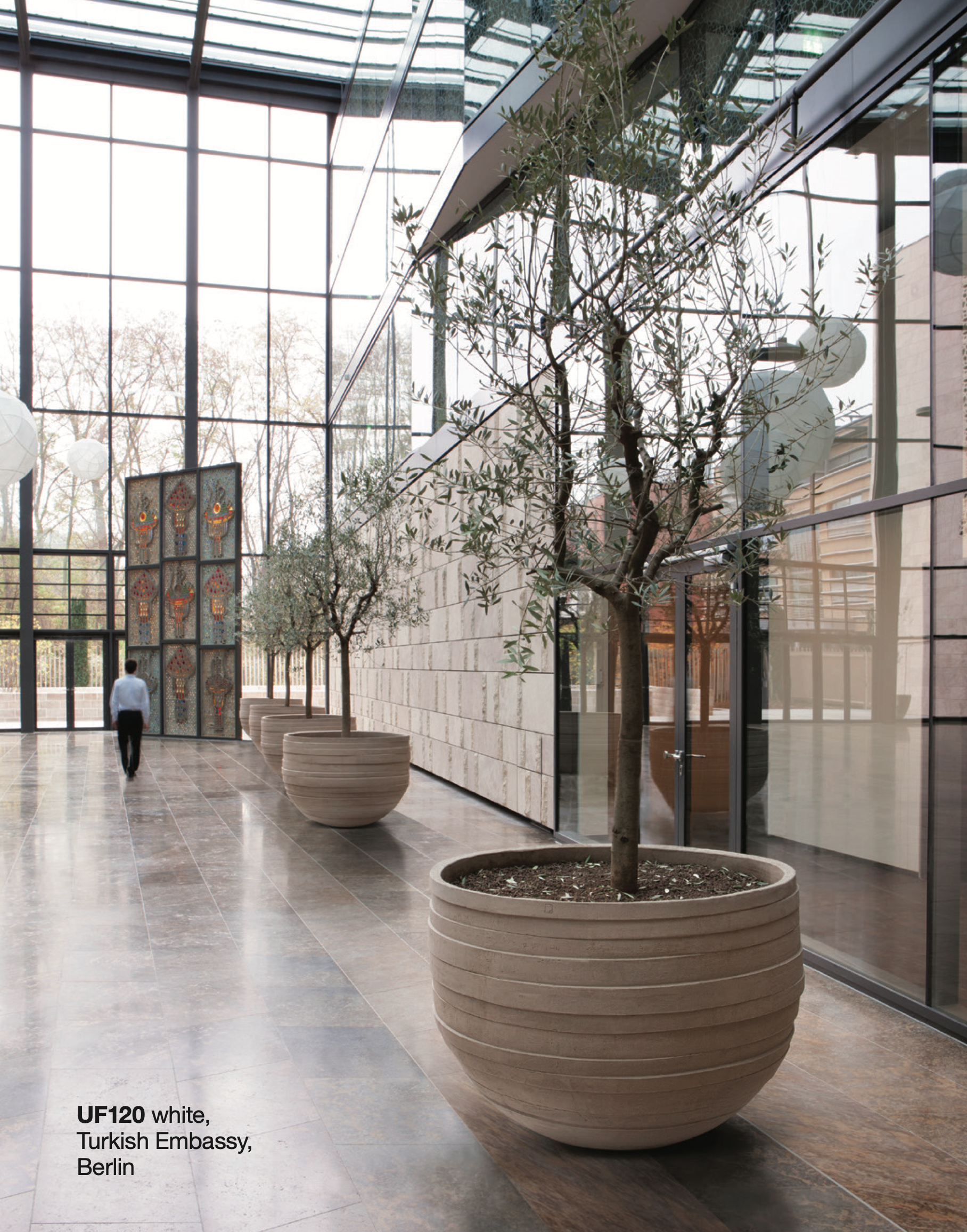 Atelier Vierkant UF Pflanzgefäß in verschiedenen Größen von Ø58 bis Ø160 cm, geeignet für große Pflanzen und Bäume.