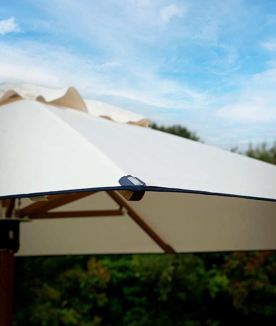 Unopiu I Damian Sonnenschirm mit Paspelierung 300x300 cm