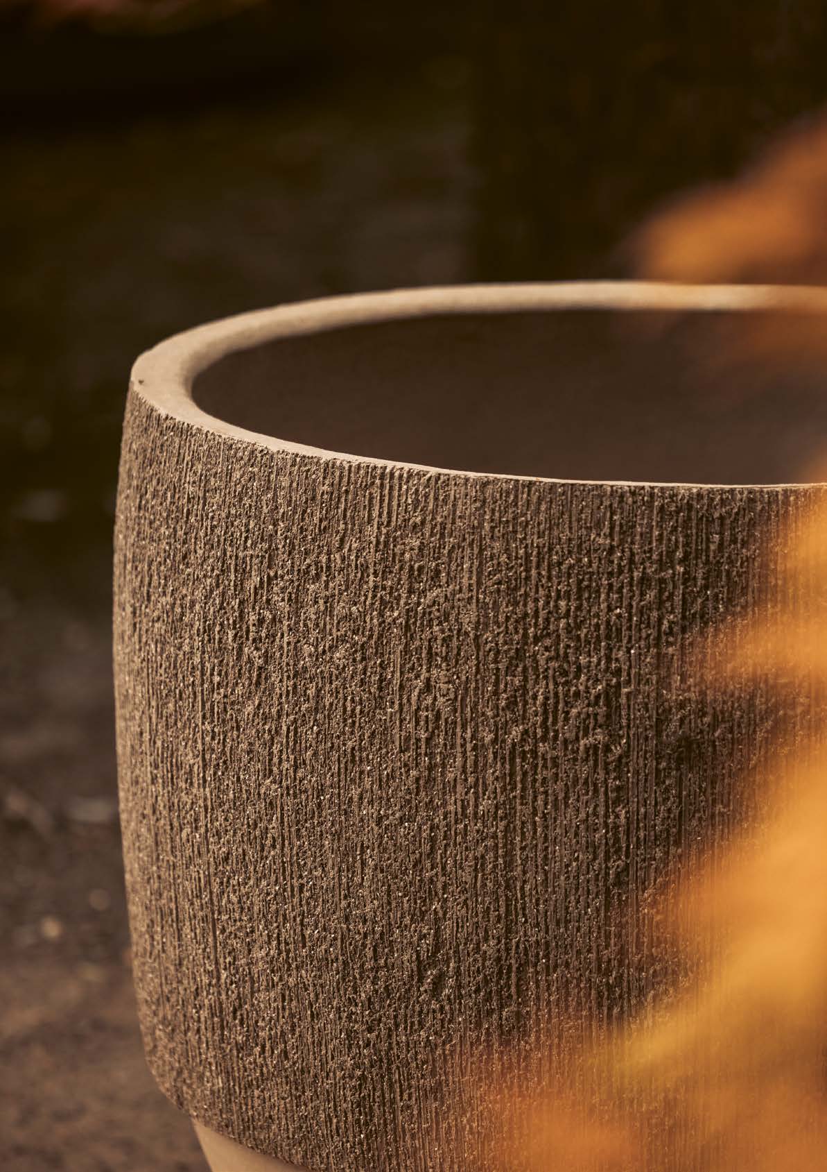 Domani Moya Pflanzkübel von Piet Boon, Detail der faserigen Terracotta-Struktur am Rand