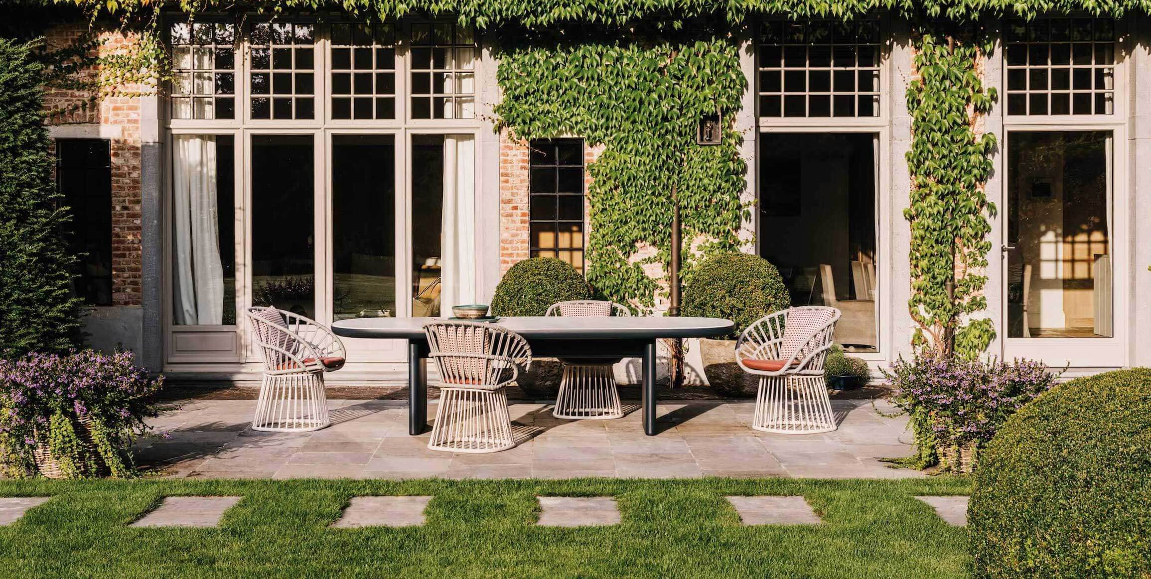 Kettal I Cala Dining Table 280 cm, oval