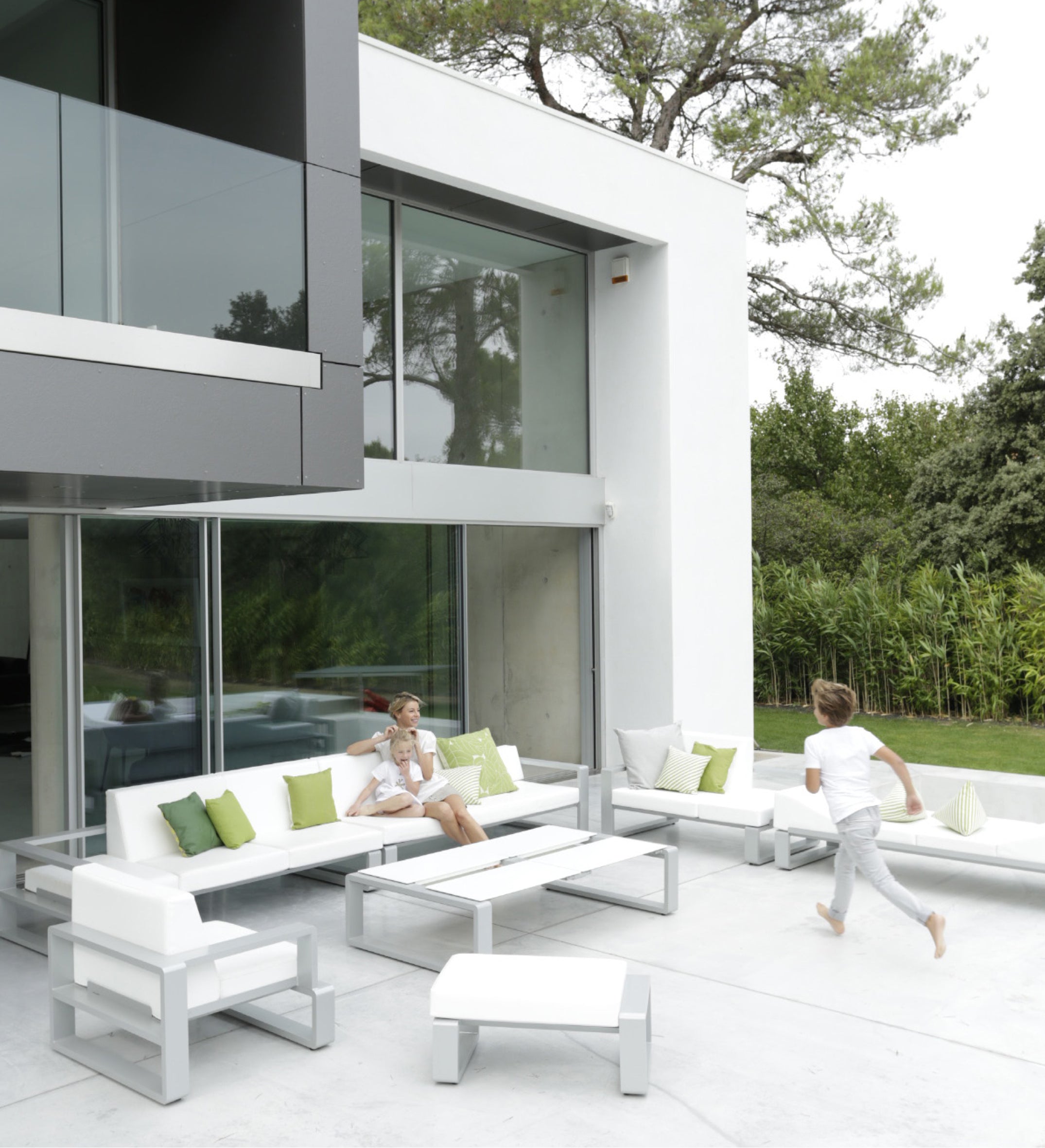 Ego Paris I Kama Hocker