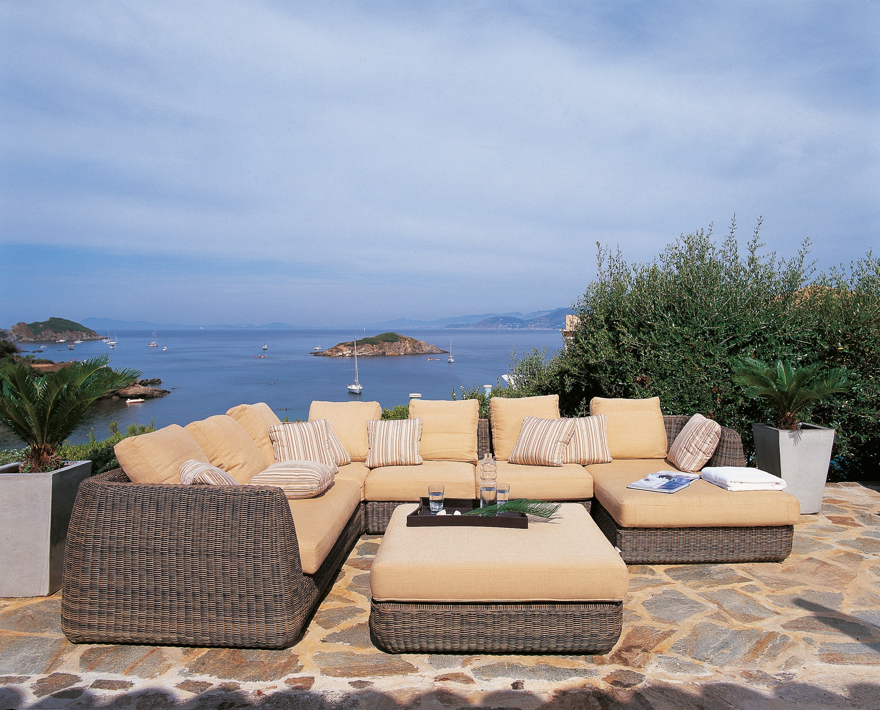 Unopiu I Agora Hocker