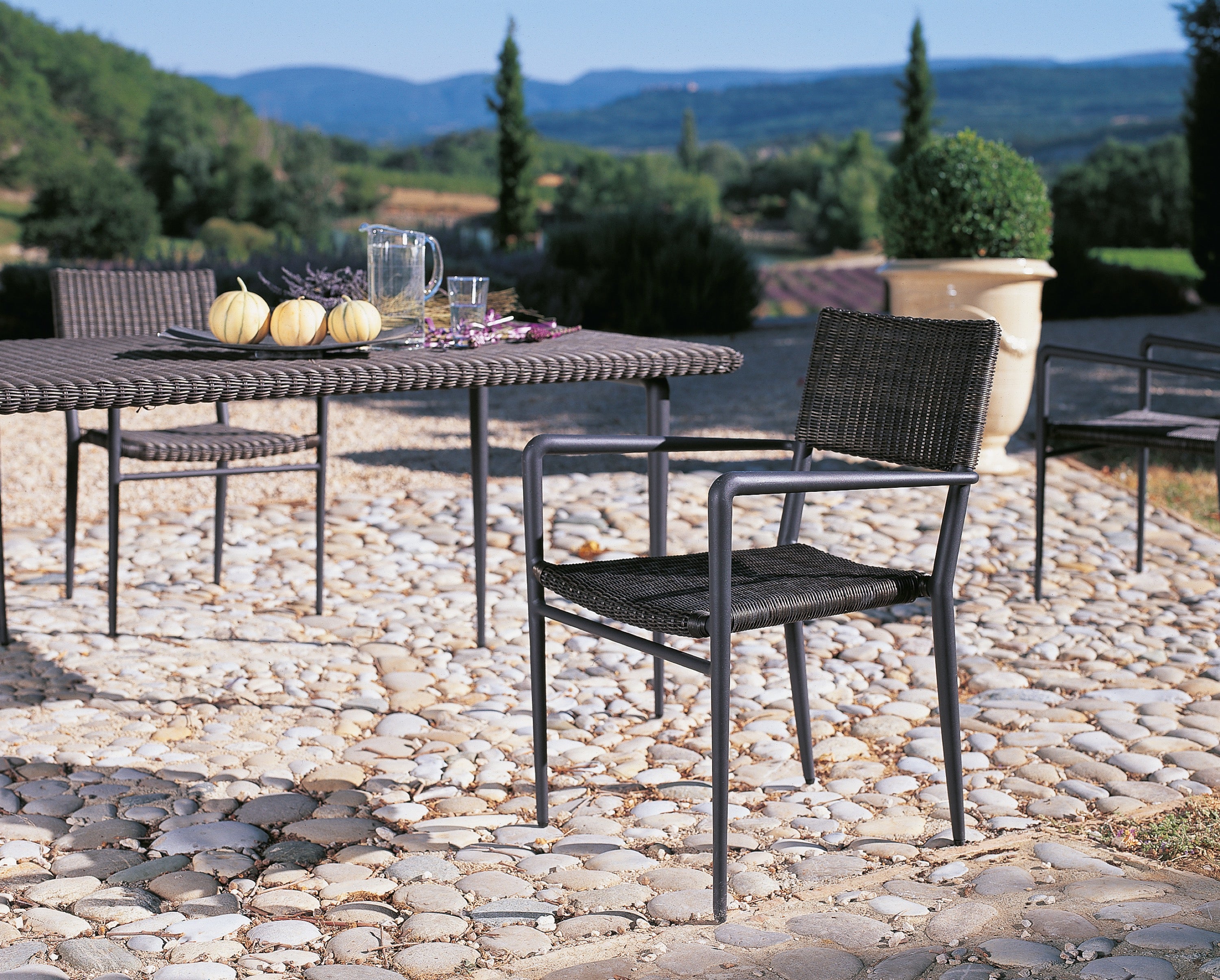 Unopiu I Experience Armlehnenstuhl stapelbarer