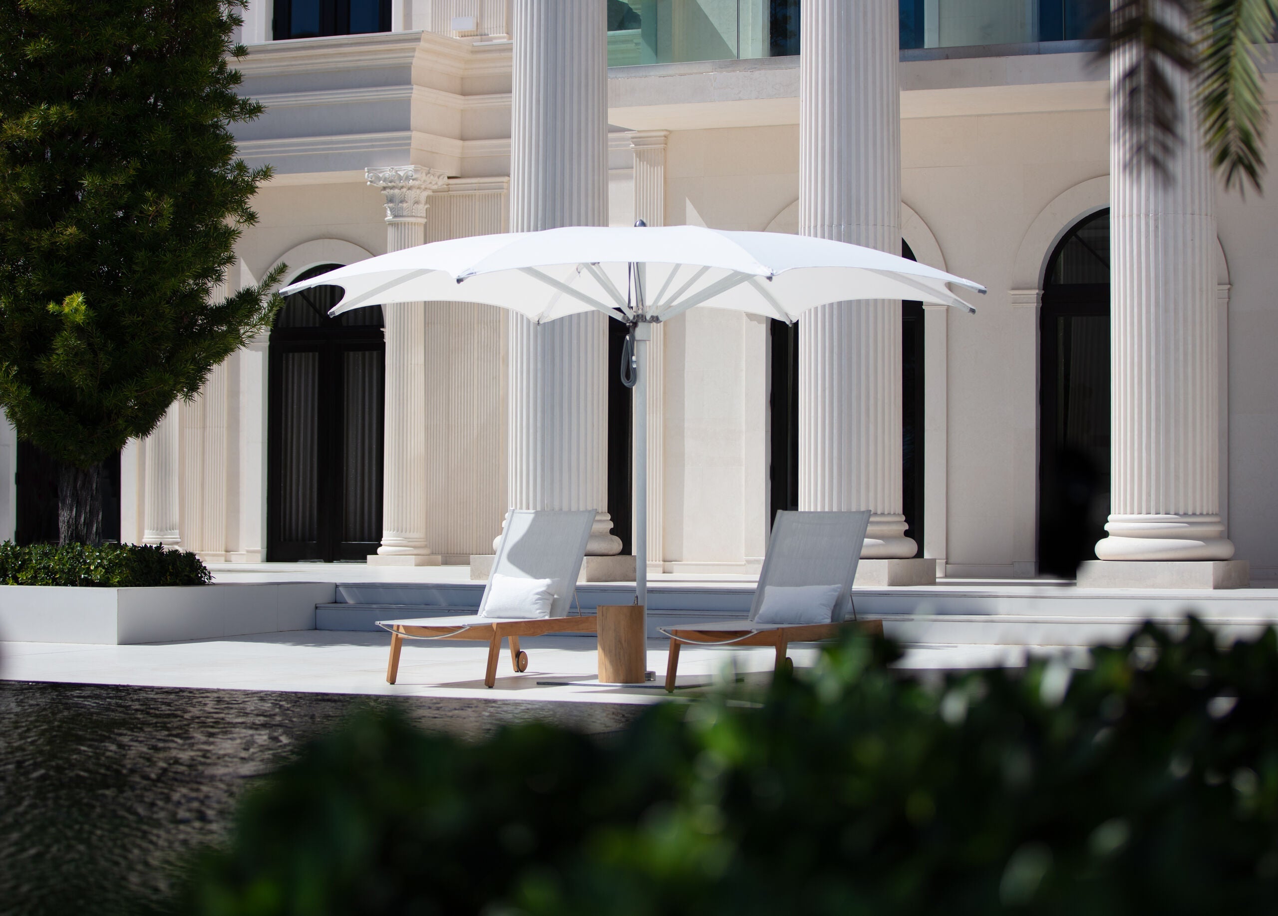 Tuuci Ocean Master MAX Crescent in Aspen White auf Star Island Miami
