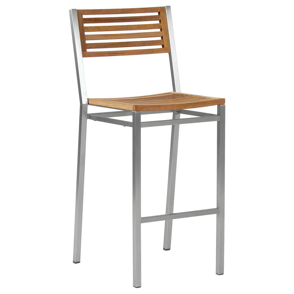 Der Barlow Tyrie Equinox Barstuhl Teak ist aus Edelstahl 316 und Teakholz gefertigt.