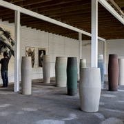 Atelier Vierkant Gefäße aus der Kollektion AS (AS60; AS70; AS130) in verschiedenen Farben.