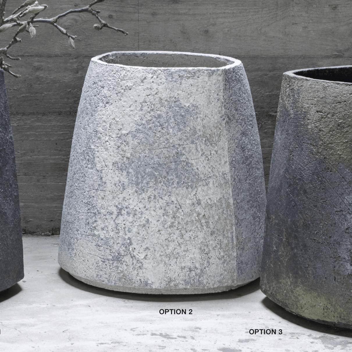 Erleben Sie mit dem CKL Pflanztopf die Schönheit belgischer Handwerkskunst. Der Pflanztopf wurde manuell gefertigt und besteht aus langlebigem Material, das jedem Raum oder Garten Eleganz verleiht.