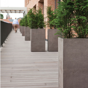 Handgefertigtes frostbeständiges Pflanzgefäß aus Terrakotta von Atelier Vierkant.