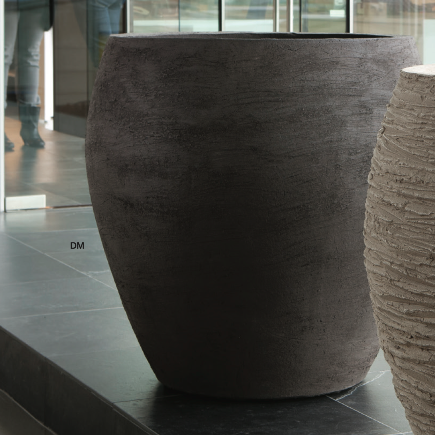 DM80-Modell, glatt gestrichene Oberfläche, Farbe: Extra Weiß. Für den ganzjährigen Außeneinsatz geeignet.