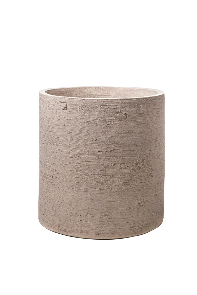 Die Oberfläche des Gefäßes ist glatt und fühlt sich angenehm an. Es ist für den Innen- und Außenbereich geeignet.