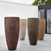 Entdecke das Atelier Vierkant AHT140 Gefäß: Handgefertigte Eleganz trifft Frostfestigkeit! Wähle dein Design für Garten-Chic, der bleibt. Jetzt shoppen!