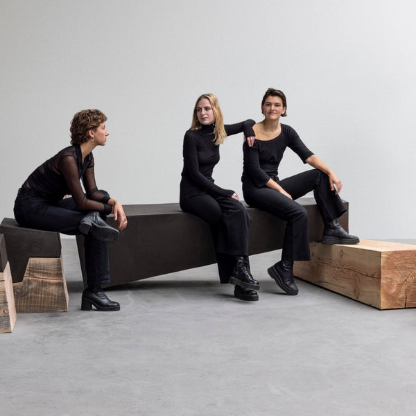 Atelier Vierkant Embrace Bench in black