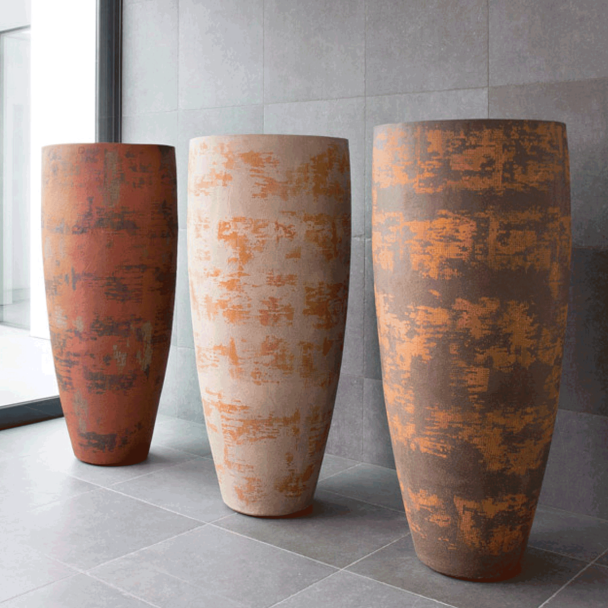 Atelier Vierkant AHC: (Ø62x136cm / 90kg) in rot, weiß und cork