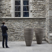 Handgefertigtes Atelier Vierkant AP Pflanzgefäß in edlem Weiß, mit klarer, minimalistischer Form und natürlicher Textur – ideal für anspruchsvolle Gartengestaltungen.