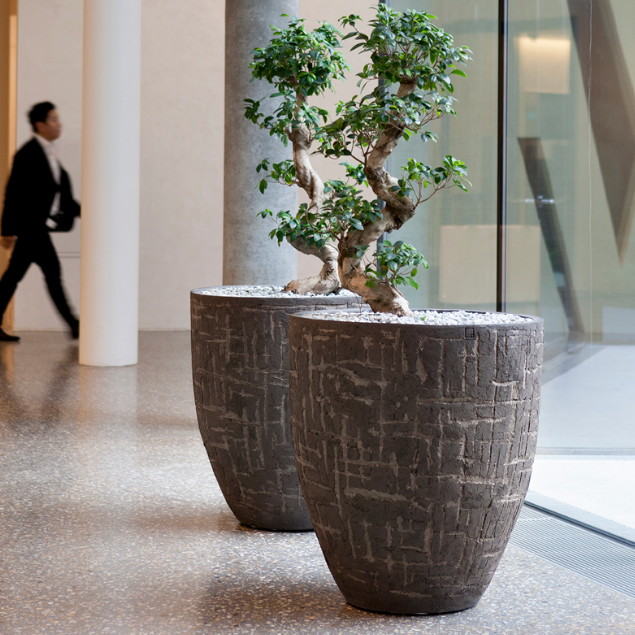 Atelier Vierkant AUS Terrakotta-Gefäß – Exklusives, frostfestes Design für Garten und Terrasse, erhältlich in zwei Größen und mehreren Farboptionen.