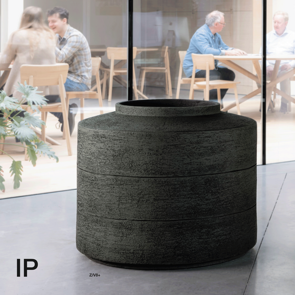 Atelier Vierkant Vase IP90 in schwarz und in der Struktur V8+
