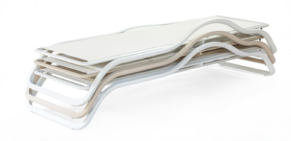 Ego Paris Sonnenliege Marumi mit Armlehne und Tablett in weiß, beige und hellbraun