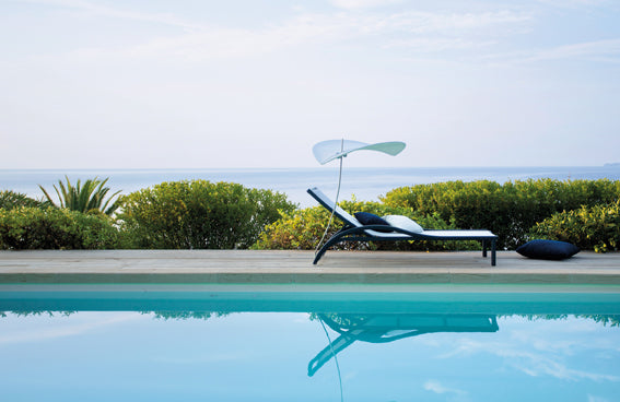 Ego Paris Sonnenliege Premiere in blau mit weißer Liegefläche