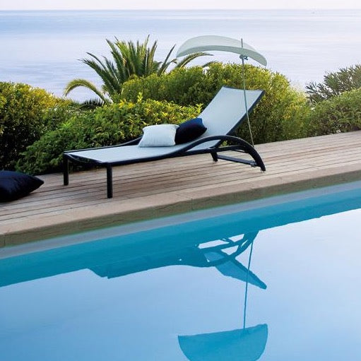 Ego Paris Sonnenliege Premiere in blau mit weißer Liegefläche