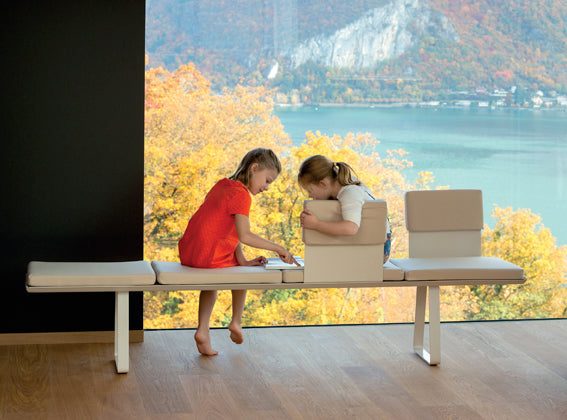 Ego Paris Bank Extrados Large in weiß mit beigen Polstern