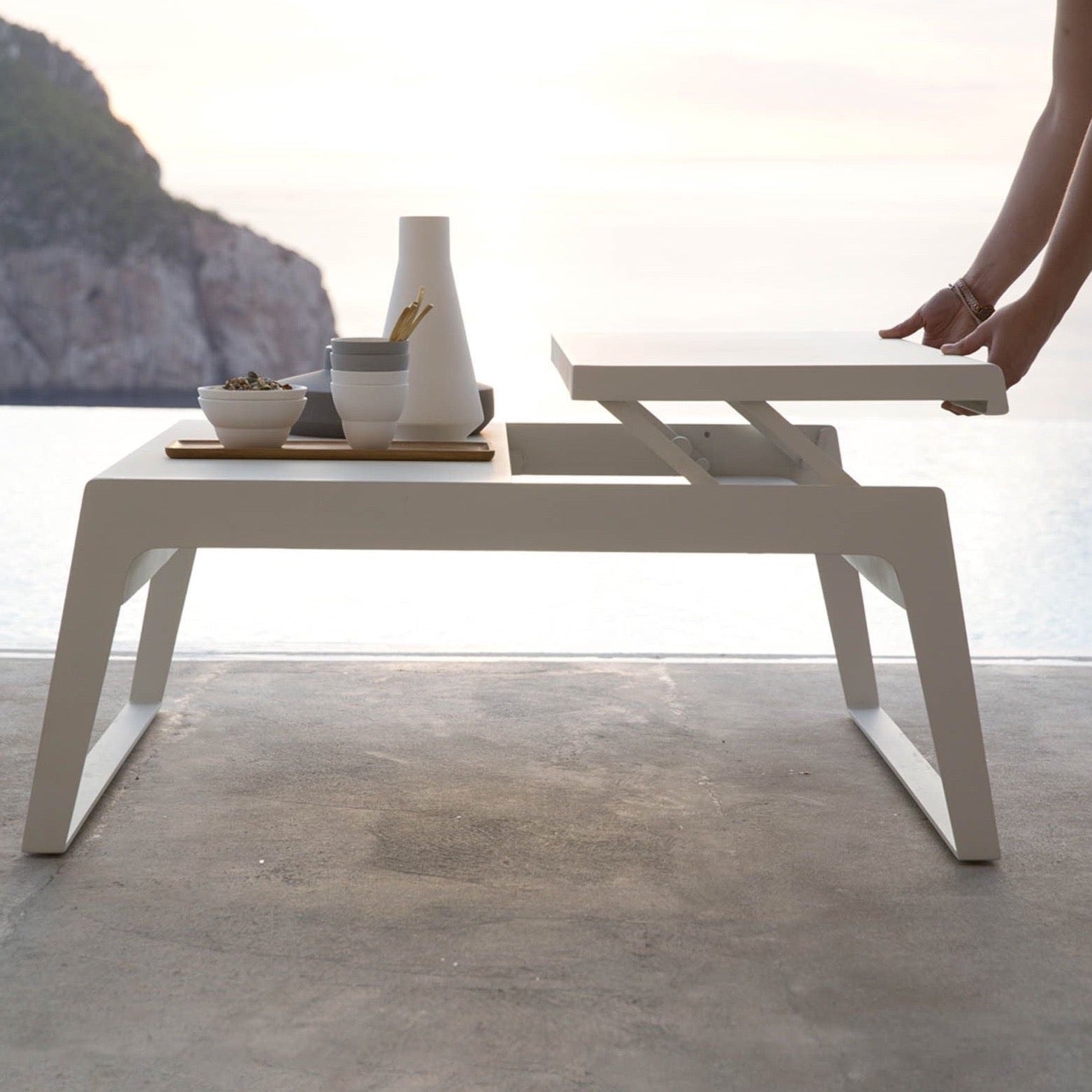 Cane-Line I Chill-out höhenverstellbarer Couchtisch 104 cm - Ausstellungsstück