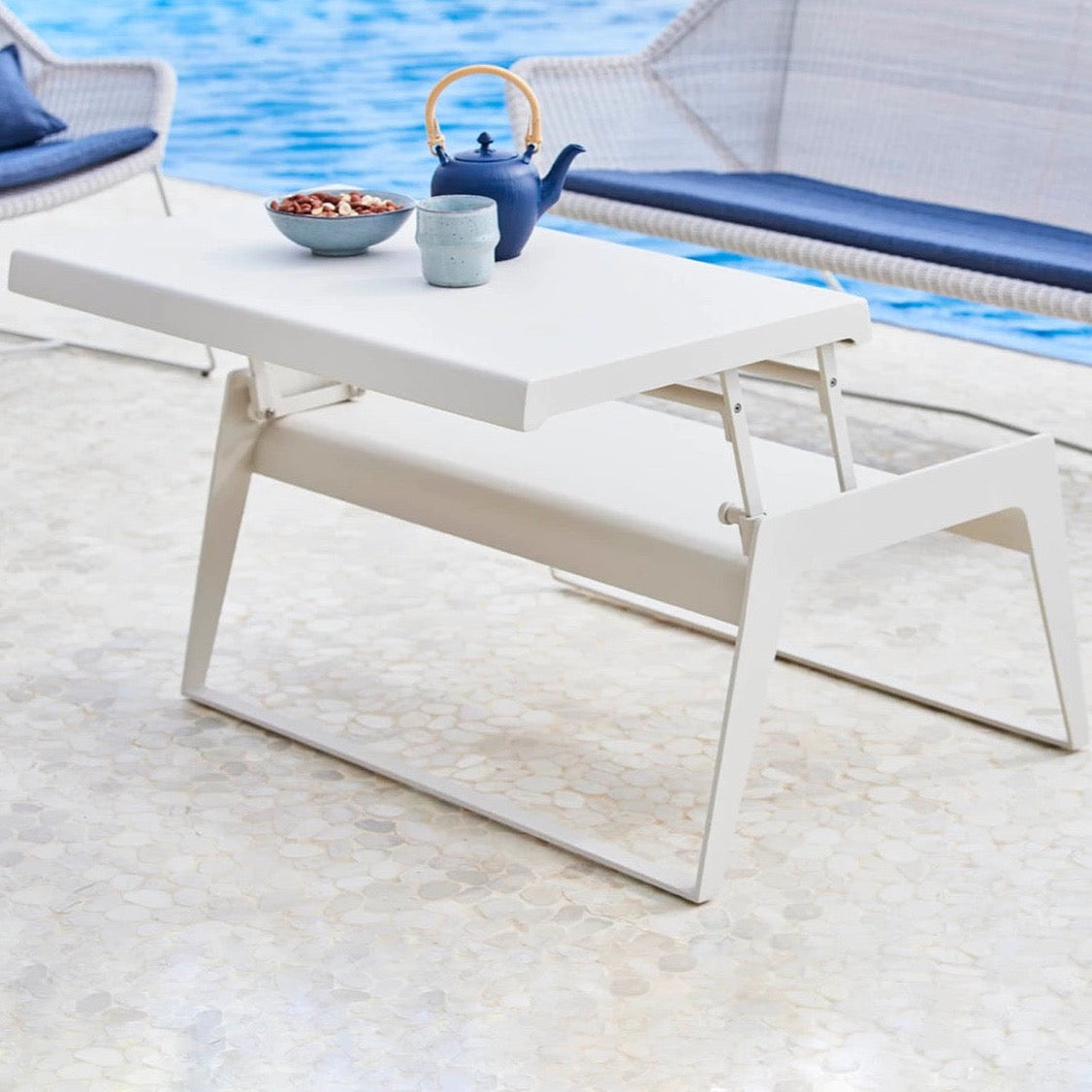 Cane-Line Chill-out Couchtisch zum Aufklappen