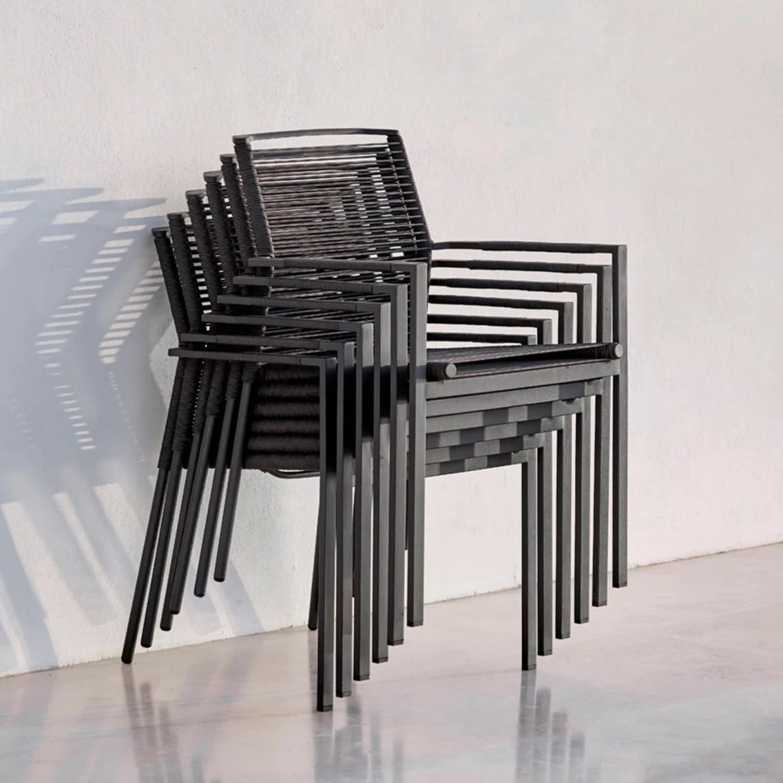 Cane-Line Edge Armlehnstuhl Stapelbar