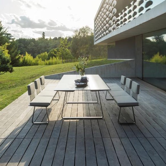 Ego Paris ausziehbarer Esstisch Extrados Medium mit Aluminium Tischläufer