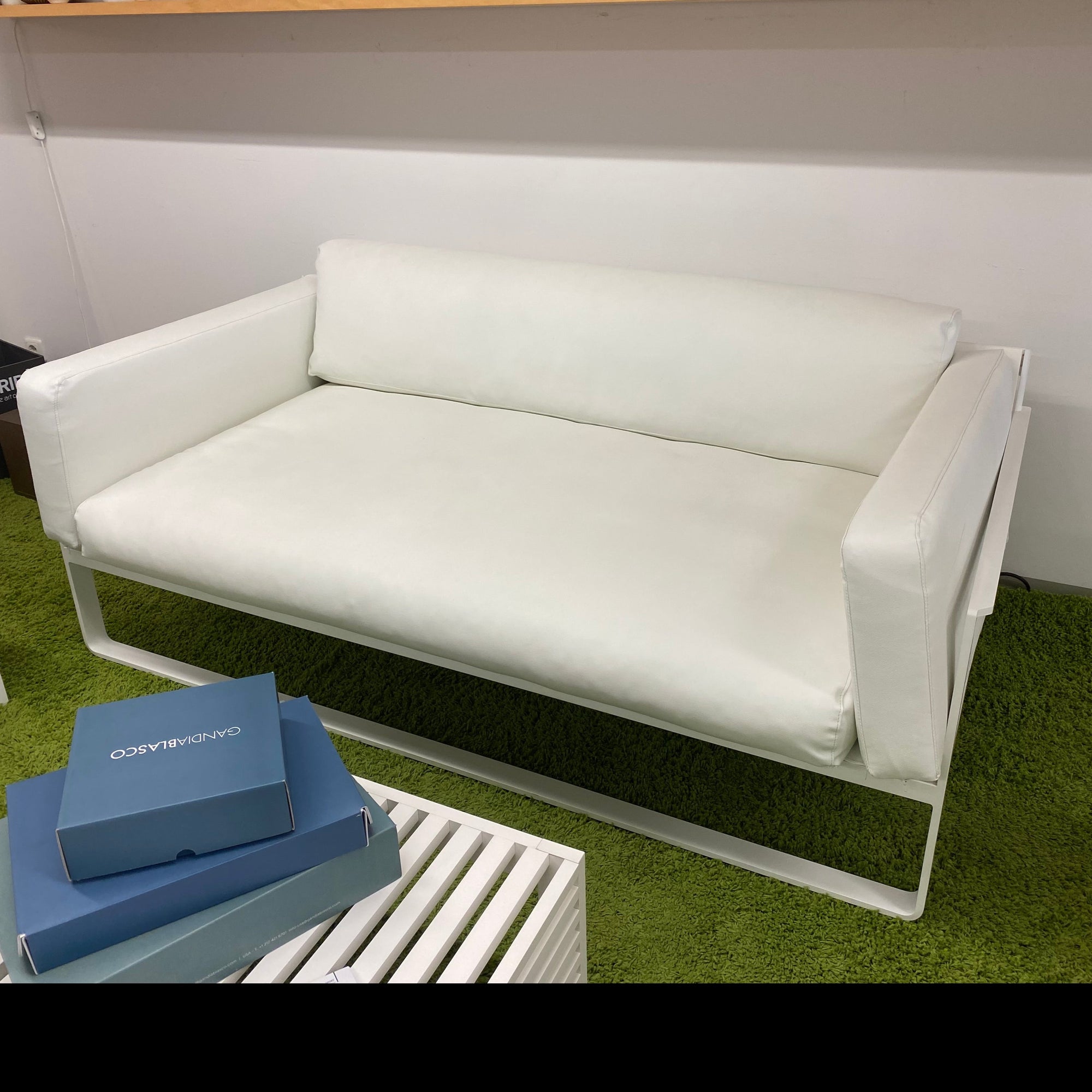 Gandia Blasco Flat 2 Seat Sofa weiß - Ausstellungsstück