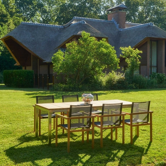 Traditional Teak I Noah Stapelstuhl